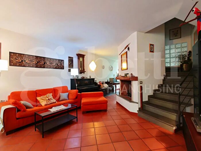 Casa con 6 locali in vendita in Sesto Fiorentino