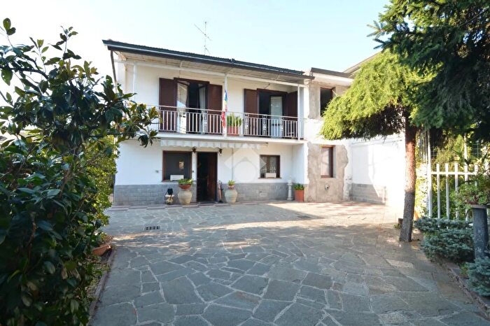 Casa trilocale in vendita in Via Risorgimento, Bernareggio