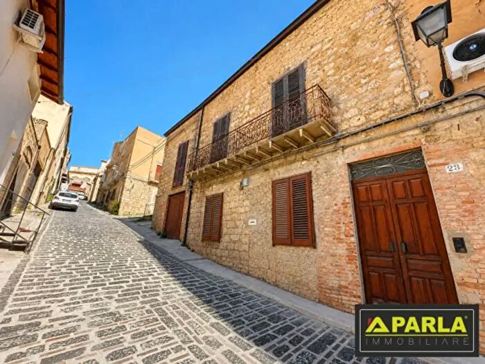 Casa con 6 locali in vendita in Via Cristoforo Colombo, Canicatti'