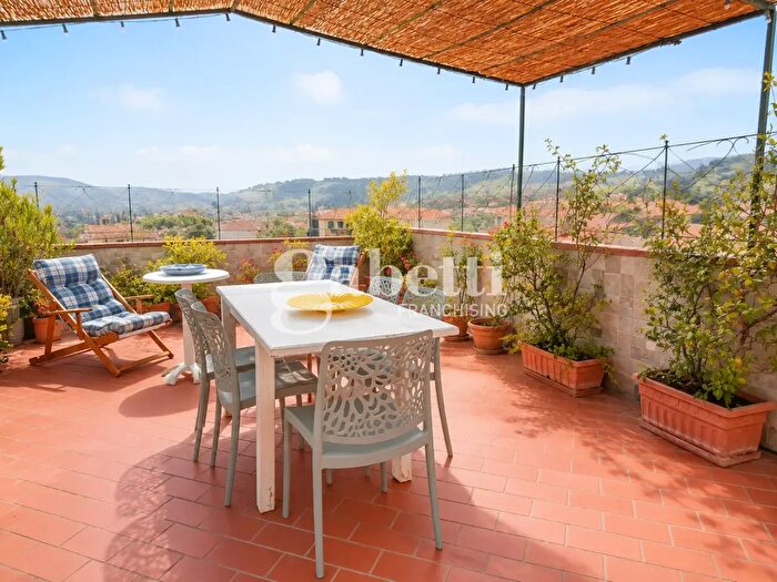 Appartamento quadrilocale in vendita in Via delle Gore, Firenze