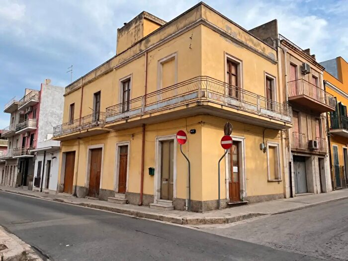 Casa con 8 locali in vendita in Via Marsala, Pachino
