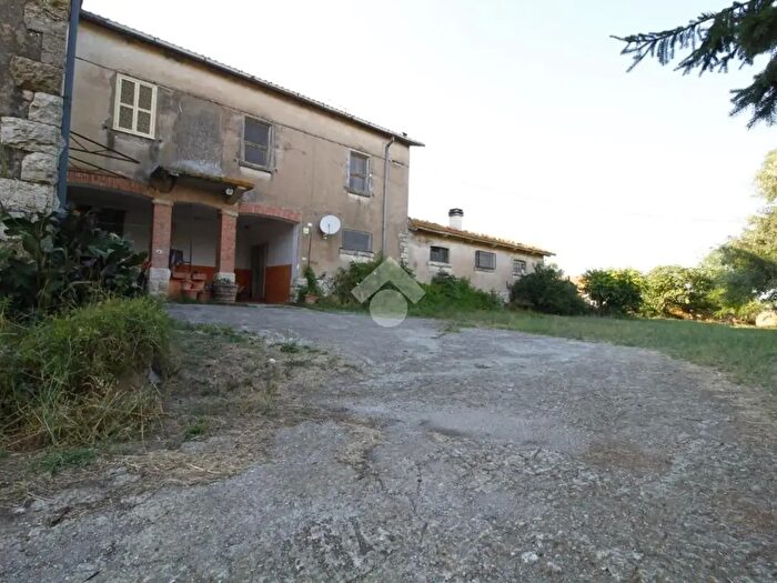 Casa quadrilocale in vendita in Località Roggi, Canino