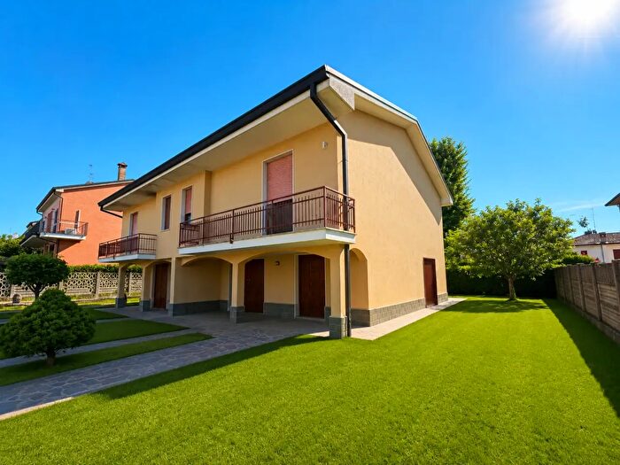 Casa trilocale in vendita in Via Santa Maria, Albairate