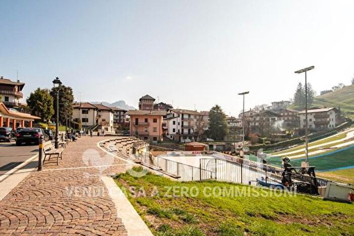 Casa quadrilocale in vendita in Via delle Betulle, Selvino