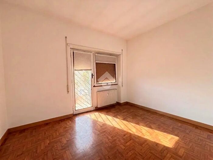 Appartamento trilocale in vendita in Via Scarperia, Roma