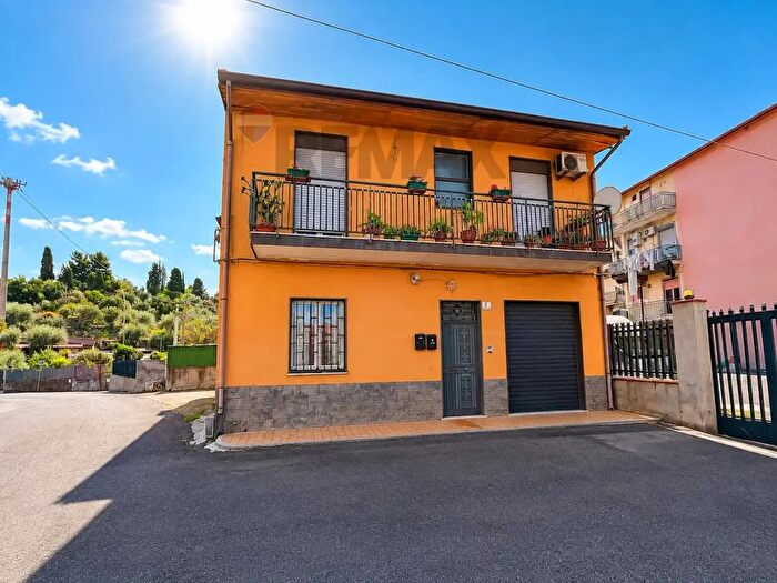 Casa bilocale in vendita in Contrada Monzello di Cuti, Motta Sant'Anastasia