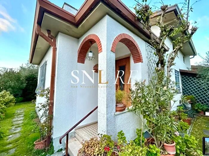 Casa con 6 locali in vendita in Via Fratelli Cervi, Forte Dei Marmi