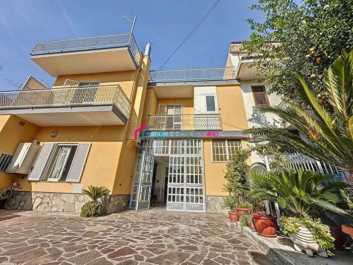 Appartamento con 8 locali in vendita in Via San Giovanni Saviano Napoli, Saviano