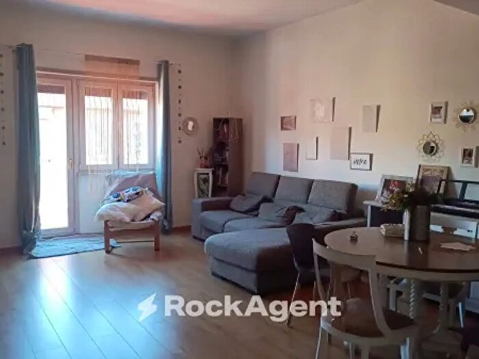 Appartamento trilocale in vendita in Via Foglianise, Roma