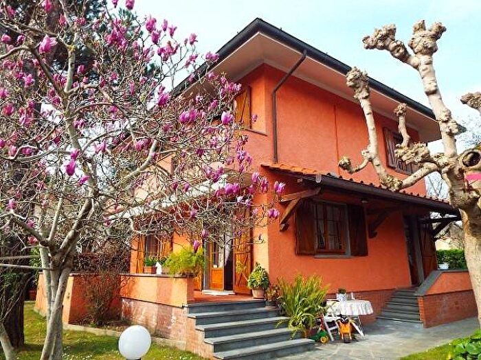 Casa con 6 locali in affitto in Forte Dei Marmi