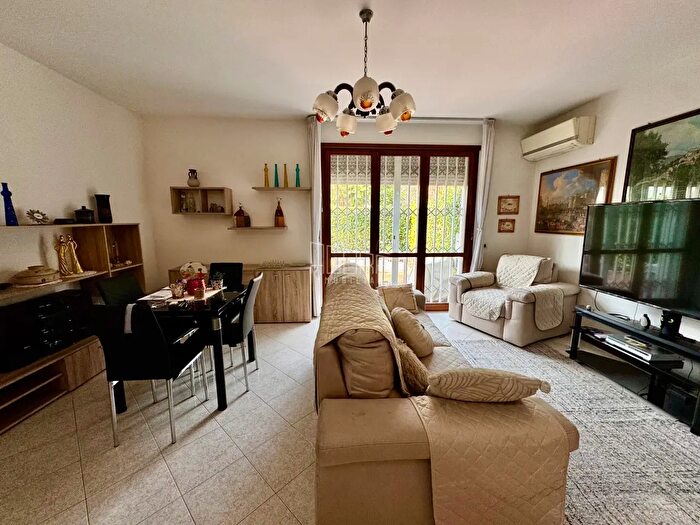 Casa con 7 locali in vendita in Via col di Lana, Rovigo