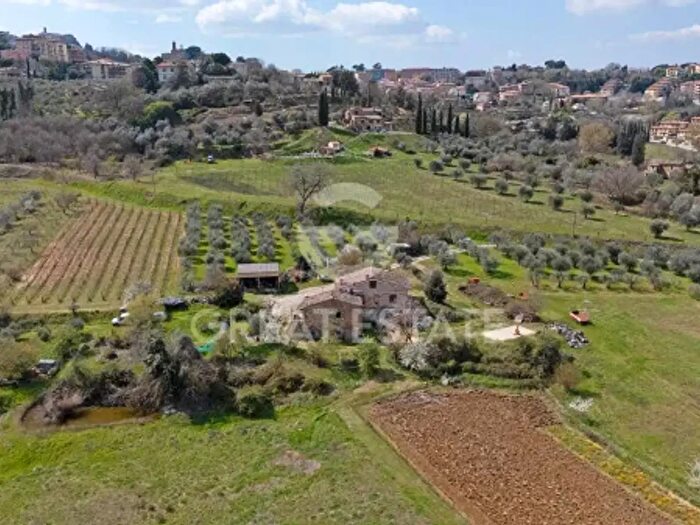 Casa con 6 locali in vendita in Via delle Lettere, Montepulciano