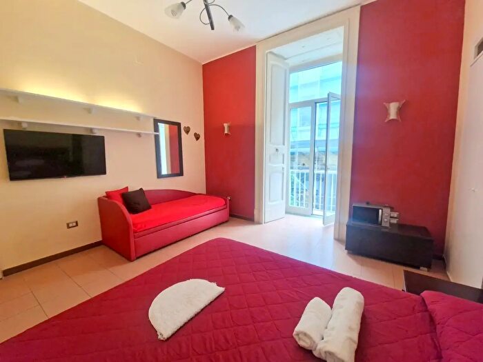 Appartamento quadrilocale in vendita in Via Duomo, Napoli