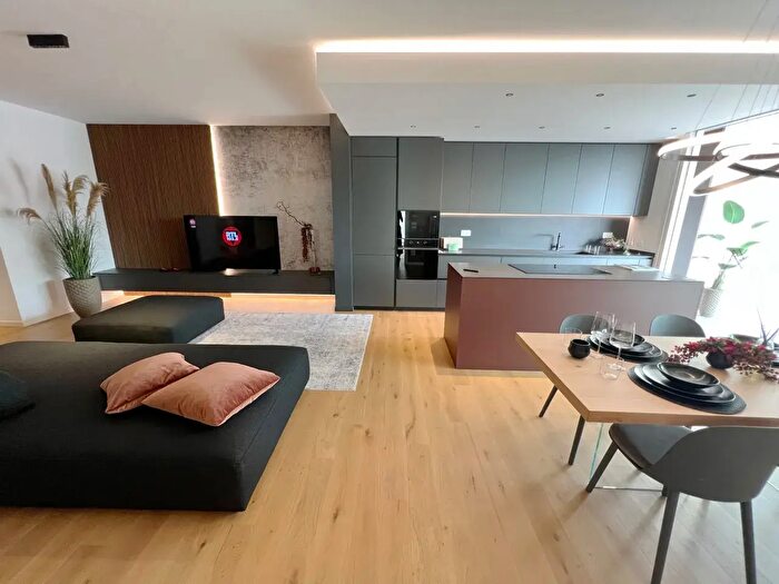 Appartamento con 5 locali in vendita in Via Citolo da Perugia, Padova