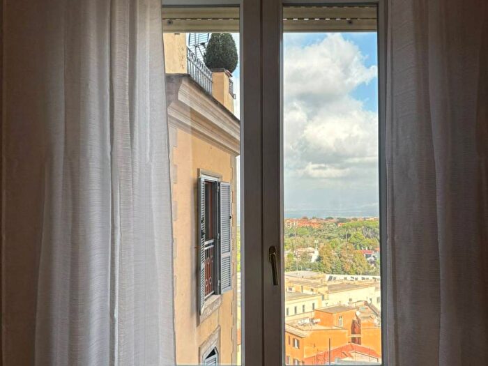 Appartamento trilocale in affitto in Piazza Bambocci, Frascati