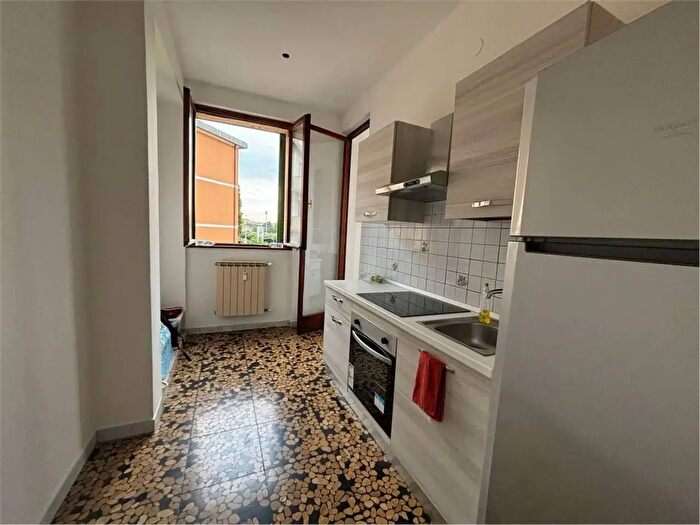 Appartamento con 5 locali in affitto in Livorno