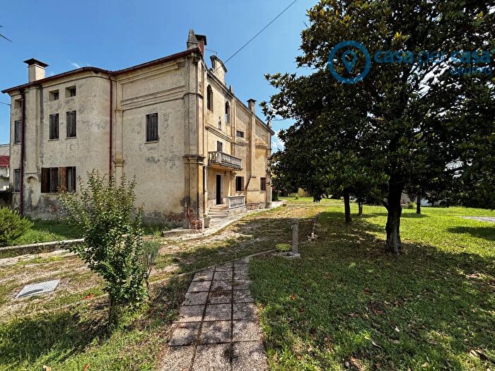 Casa con 5 locali in vendita in Rovigo