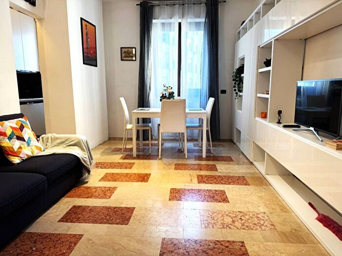 Appartamento bilocale in affitto in Via Gaetana Agnesi, Porta Romana Medaglie dOro, Milano