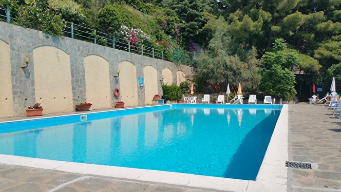 Appartamento trilocale in vendita in Via Padre Semeria, Sanremo