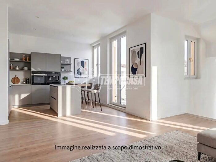 Appartamento trilocale in vendita in Via San Antonio, Luino