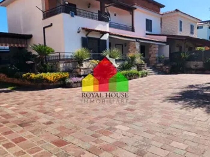 Casa con 6 locali in vendita in Via San Nullo, Giugliano In Campania