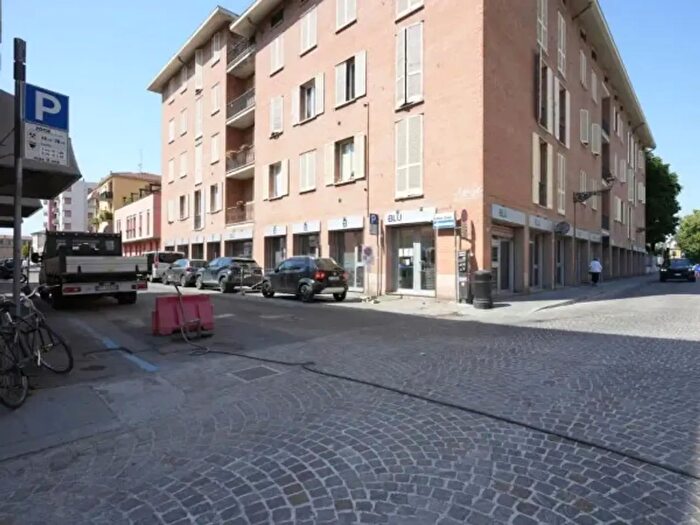Appartamento trilocale in vendita in Via Emilio Casa, Parma