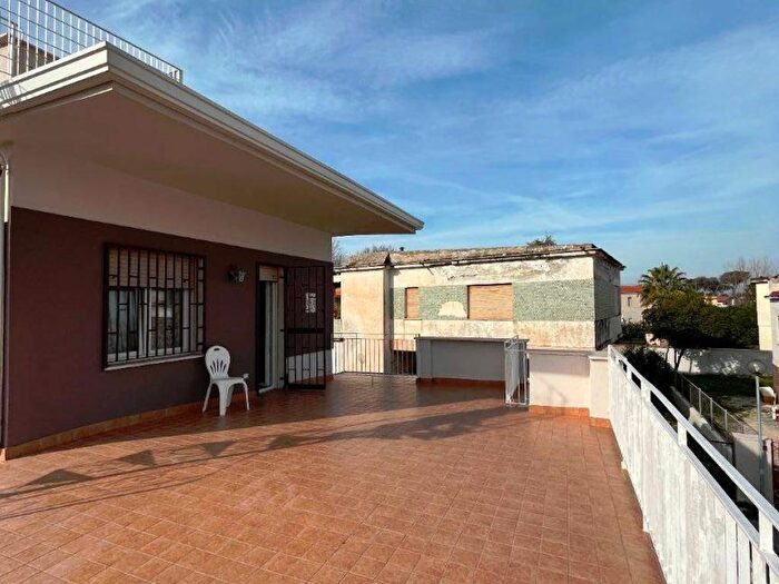 Casa con 5 locali in affitto in Baia Verde, Castel Volturno