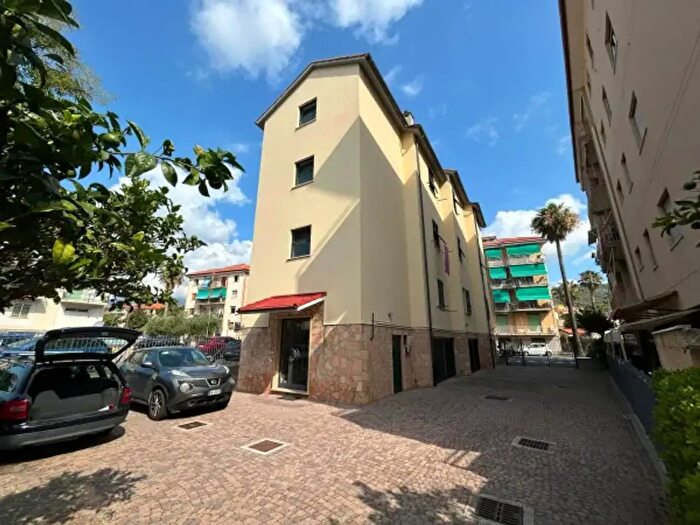 Appartamento bilocale in vendita in Via Novembre, Borgio Verezzi