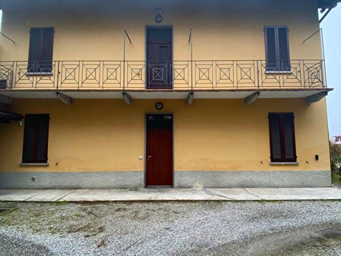 Casa trilocale in affitto in Via Mercallo, Corgeno, Vergiate