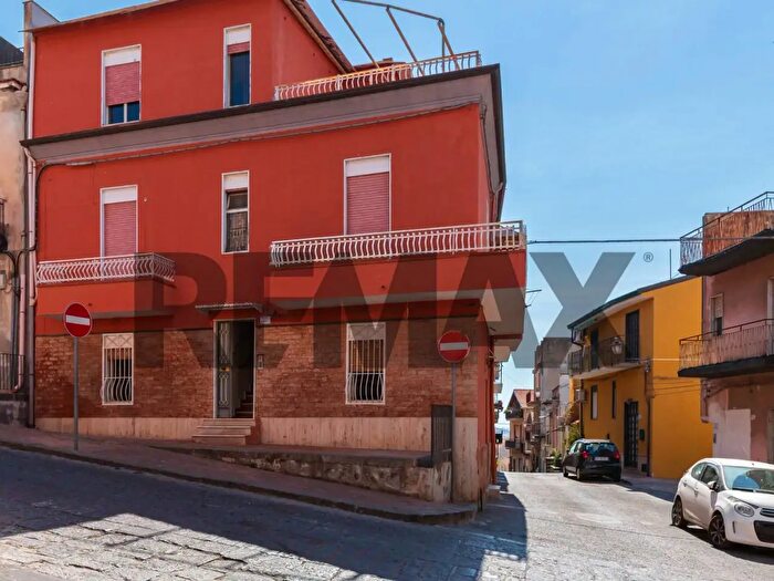 Casa con 7 locali in vendita in Via Vittorio Emanuele, Motta Sant'Anastasia