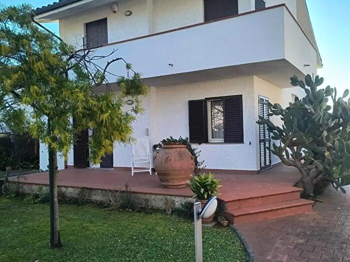 Casa con 13 locali in vendita in Pisa