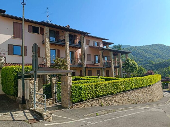 Appartamento quadrilocale in affitto in Via Victor De Sabata, Gavarno Tribulina, Scanzorosciate