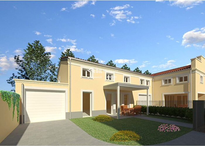 Casa con 8 locali in vendita in Modena