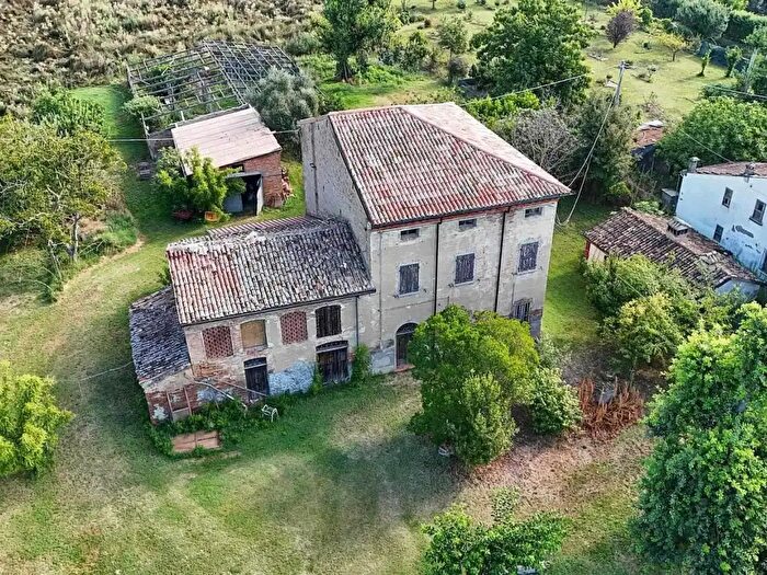 Casa con 9 locali in vendita in Lugo