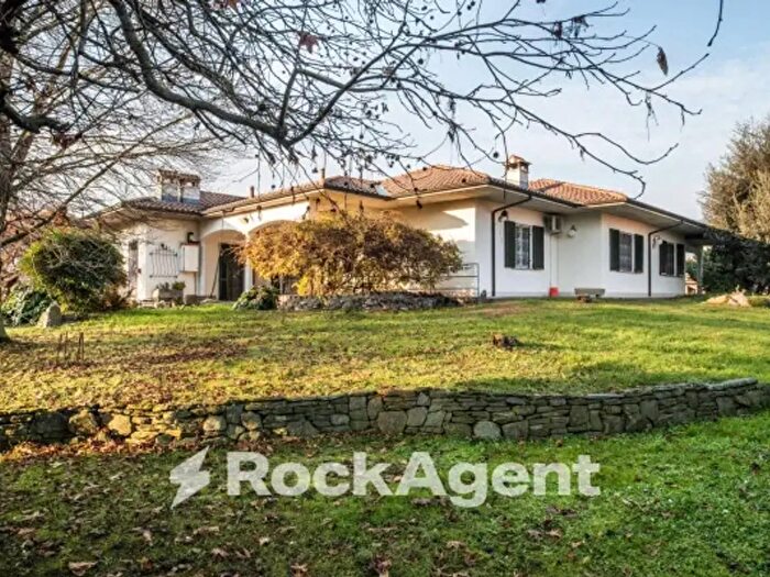 Casa con 6 locali in vendita in Mede