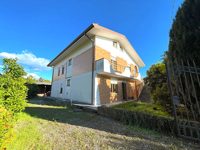 Casa con 10 locali in vendita in Via Armentarie, Buia