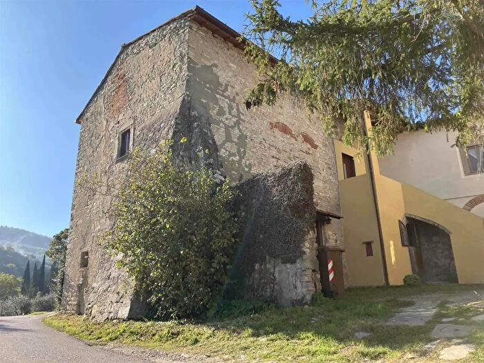 Casa con 8 locali in vendita in Rignano SullArno