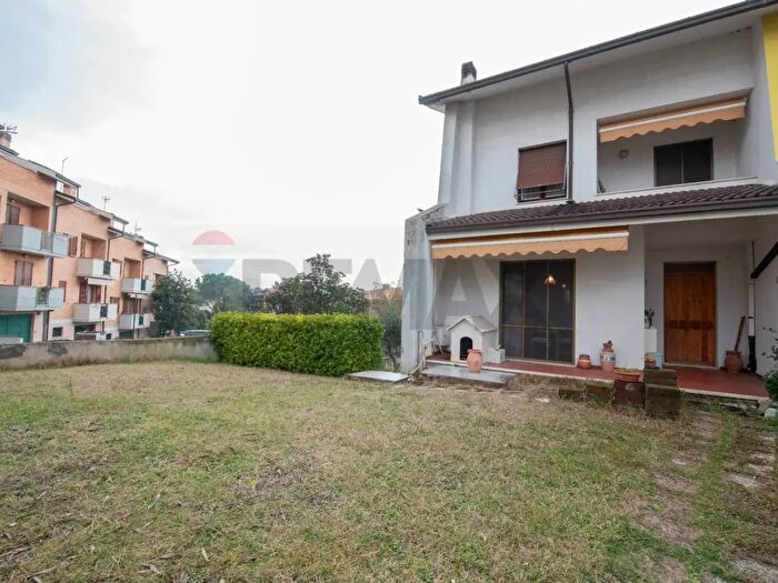 Casa con 8 locali in vendita in Via dei Gelsomini, Montemarciano