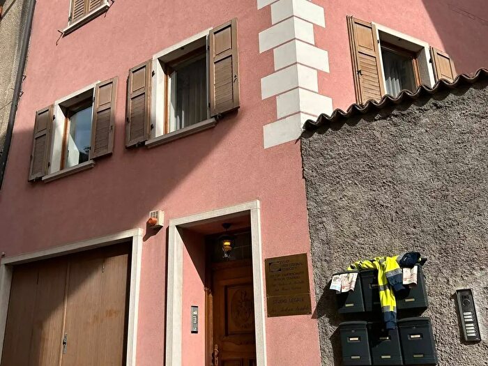 Casa con 7 locali in vendita in Via del Canalone, Cles