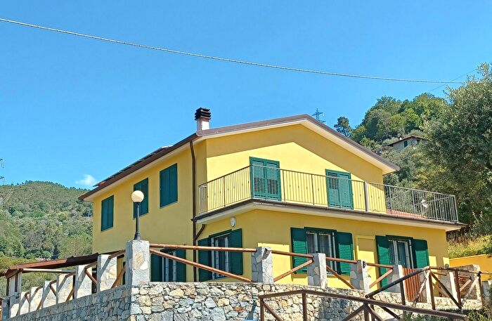 Appartamento trilocale in vendita in Via Costa, Varazze