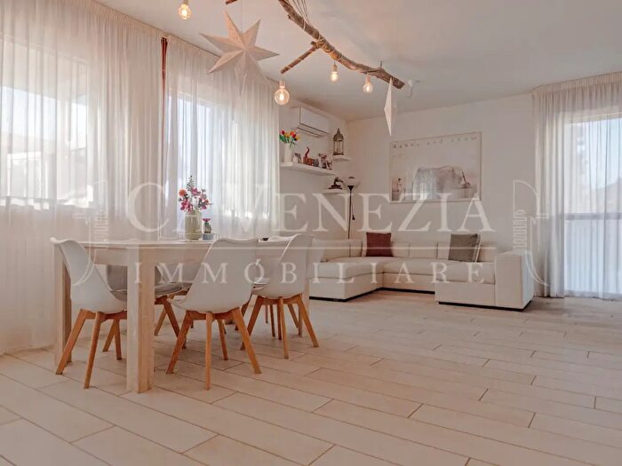 Casa con 6 locali in vendita in Venezia