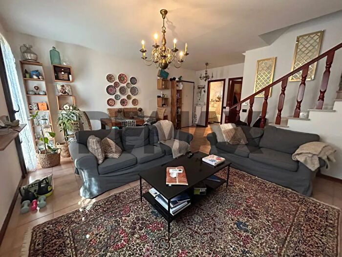 Casa con 8 locali in vendita in Ferrara
