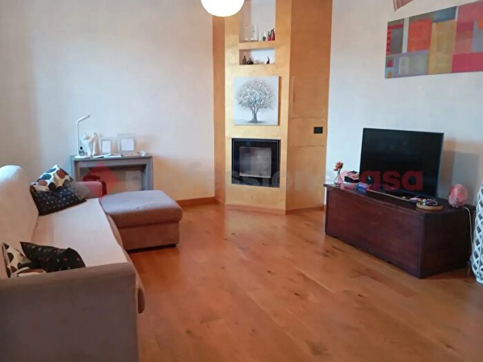Casa con 6 locali in vendita in Via della Bordogna, Lucca