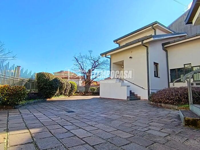 Casa con 5 locali in vendita in Piazza Don Giovanni Minzoni, Sandigliano