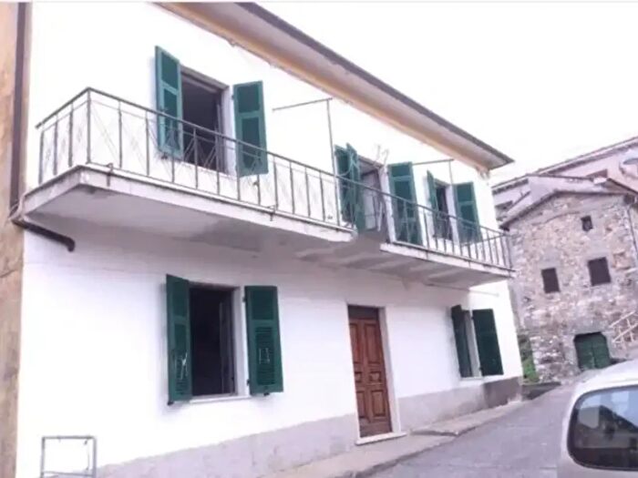 Casa con 6 locali in vendita in Via del Corso, Fosdinovo