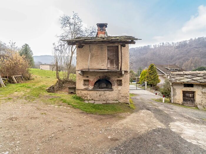 Casa quadrilocale in vendita in Via Lungaserra, Barge