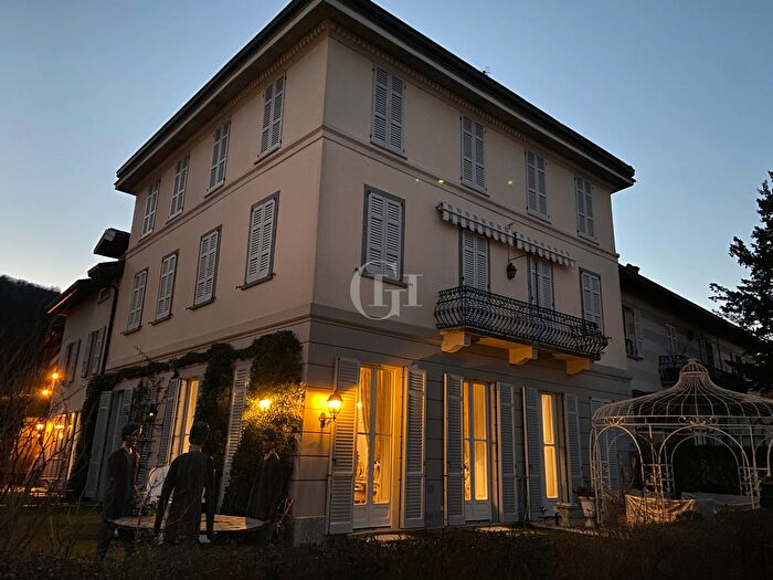 Casa con 7 locali in vendita in Como