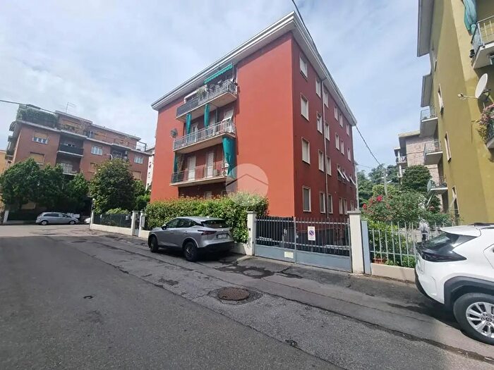 Appartamento trilocale in vendita in Via Emilio Maccolini, Parma