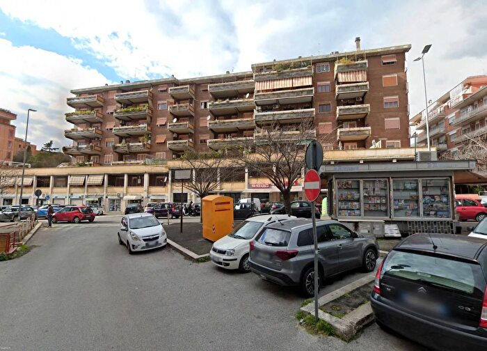 Appartamento con 5 locali in vendita in Via Benedetto Croce Roma, Roma