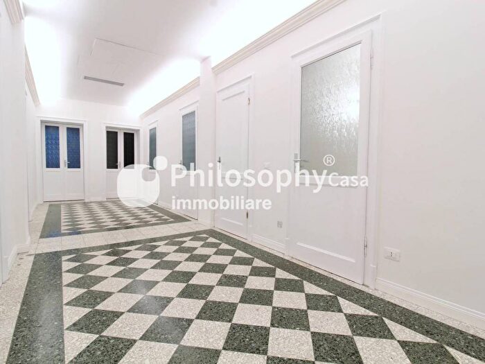 Appartamento con 5 locali in affitto in Via Zara, Adriatico, Ancona